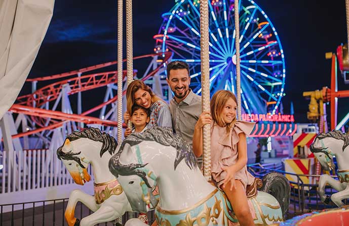 //www.jet2holidays.com/-/media/assets/product images - custom overview groups/lpa/holiday world/lpa_holiday_world_exc_0122_03_master.jpg